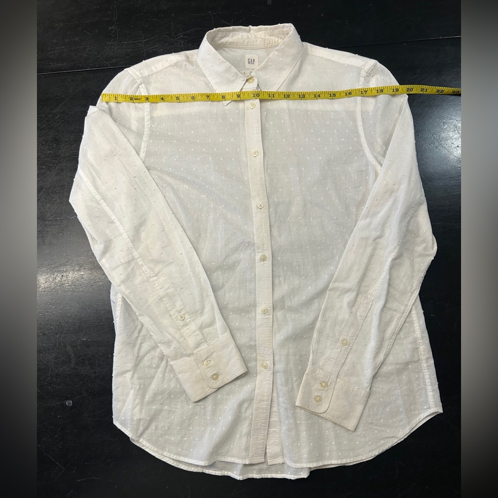 Gap Slim Fitted Boyfriend Button-Down in Size S